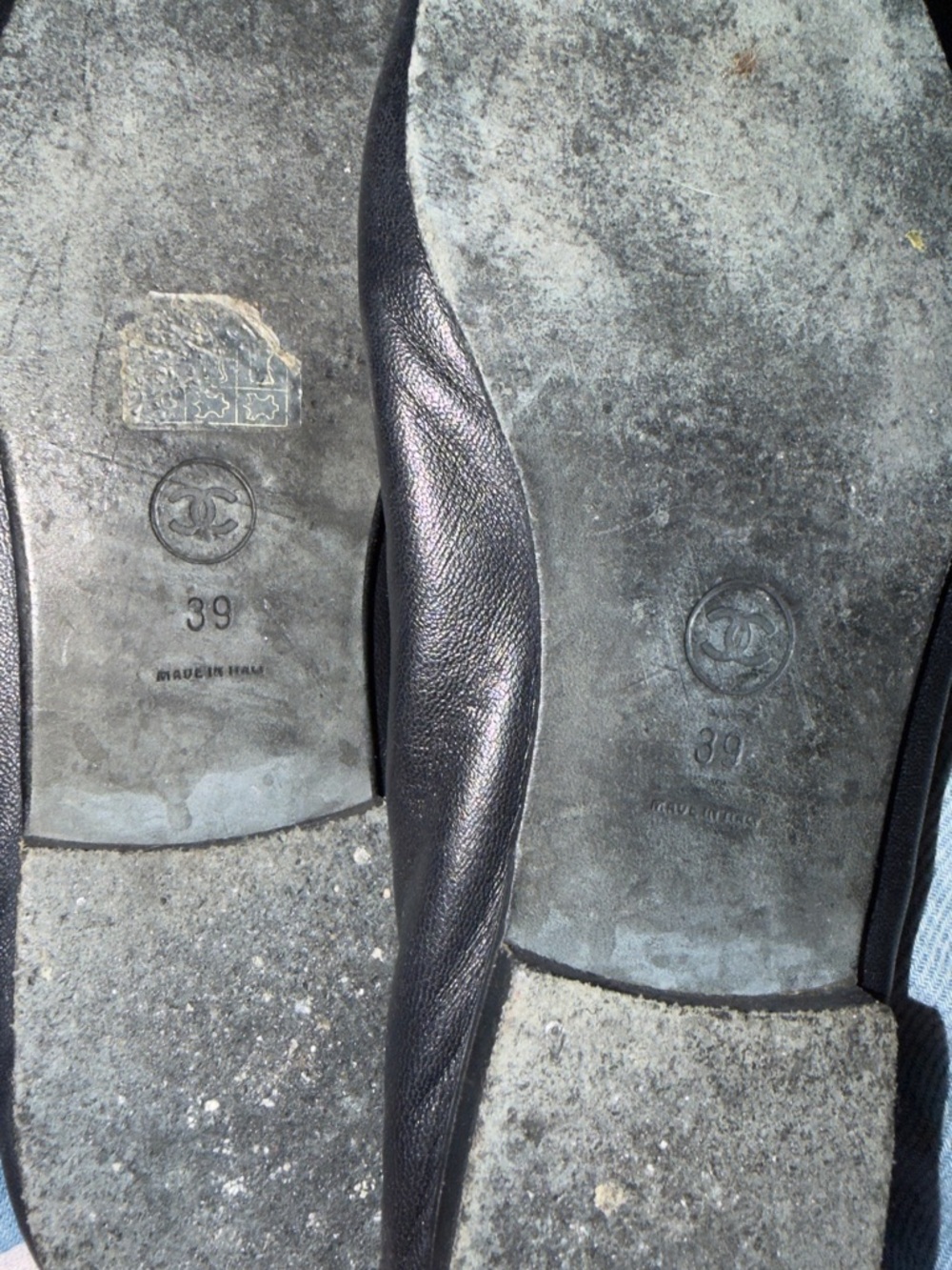 CHANEL Black Leather Ballerina
Flat with Patent Tow and Bow - Picture 16 of 16